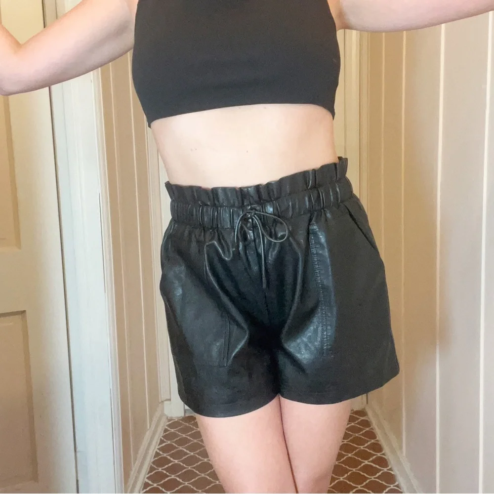 Oversized High Waist Loose Fit Faux Leather Shorts Size 10 - Picture 10 of 17